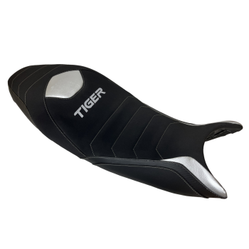 ΚΑΛΥΜΜΑ ΣΕΛΑΣ BAGSTER "DESIGN" ΓΙΑ TRIUMPH TIGER 660 / 800 '24-'26 STAM/NUBUCK/CARBONE/SILVER